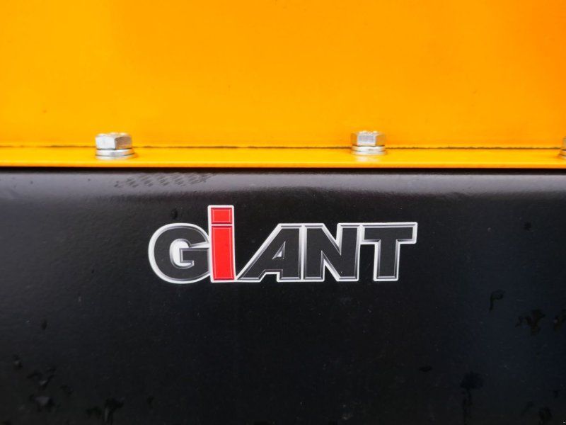 Giant Erdschaufel 150