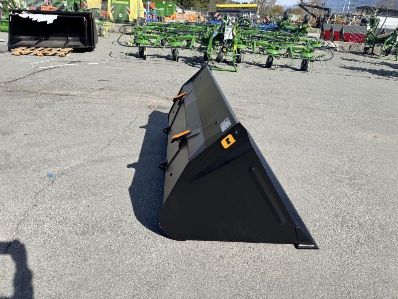 Quicke Volumenschaufel VL 205 mit Euroaufnahme