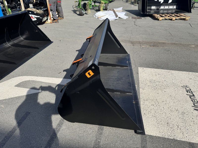 Quicke Volumenschaufel VS 220 mit Euroaufnahme