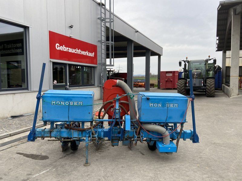 Monosem 4 reihig + Düngerbehälter