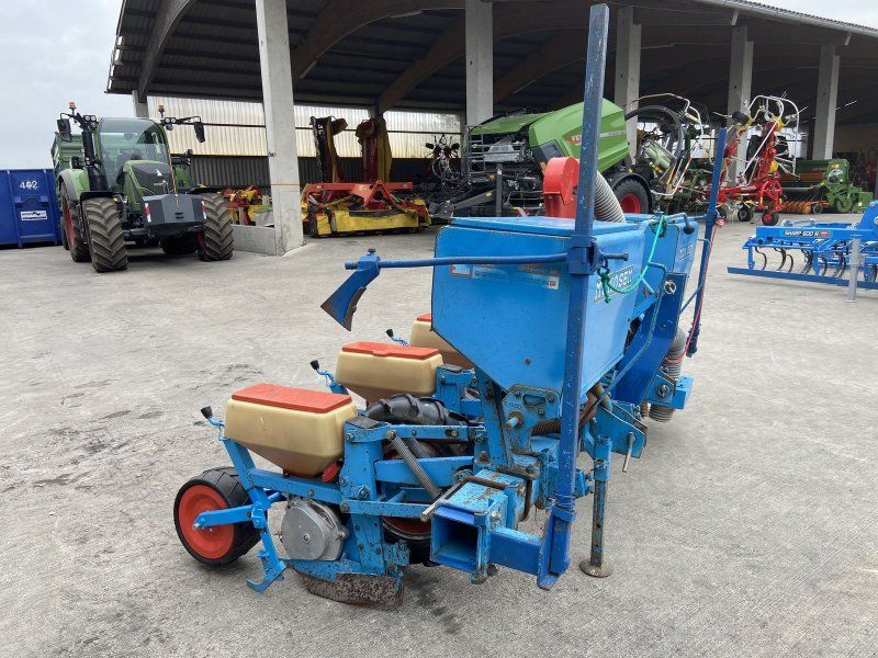 Monosem 4 reihig + Düngerbehälter