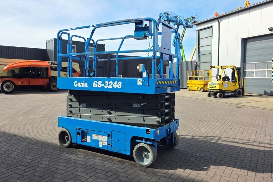 Genie GS3246 Electric, Working Height 11.75 m, 318kg Cap
