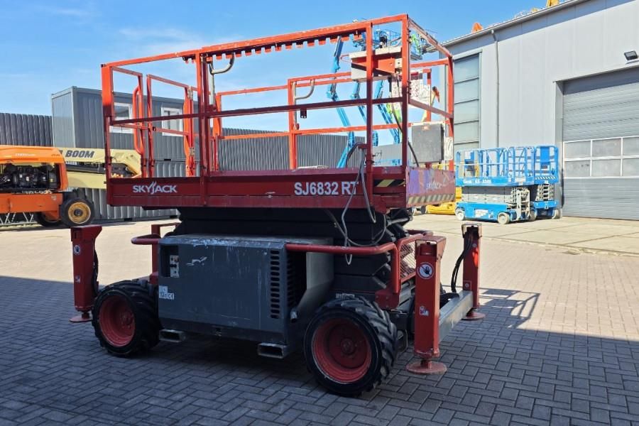SkyJack SJ6832RT Diesel, 4x4 Drive, 11.6m Working Height,