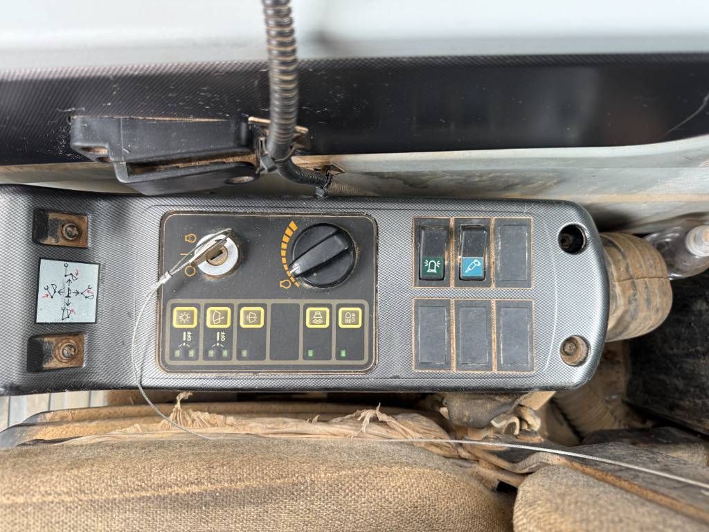 Hyundai R500LC-7A - Quick Coupler / Hammer Lines