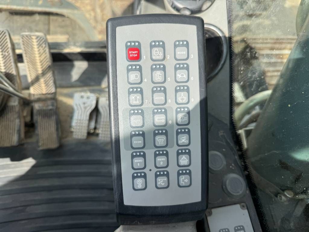 Liebherr R920 Compact - Blade / Triple Boom / Quick Coupler