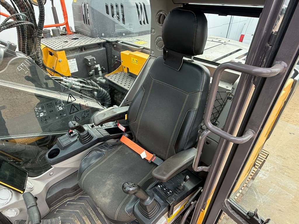 Volvo ECR235EL - German Machine / Triple Boom / Oilquick