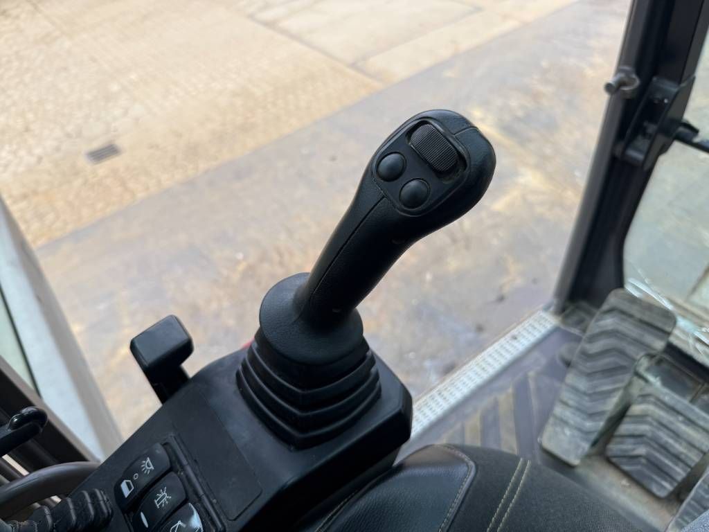 Volvo ECR235EL - German Machine / Triple Boom / Oilquick