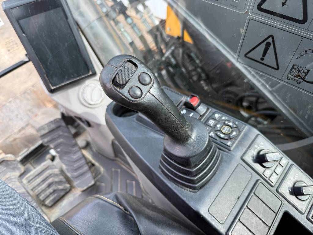 Volvo ECR235EL - German Machine / Triple Boom / Oilquick