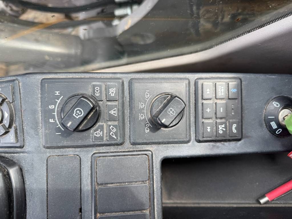 Volvo ECR235EL - German Machine / Triple Boom / Oilquick