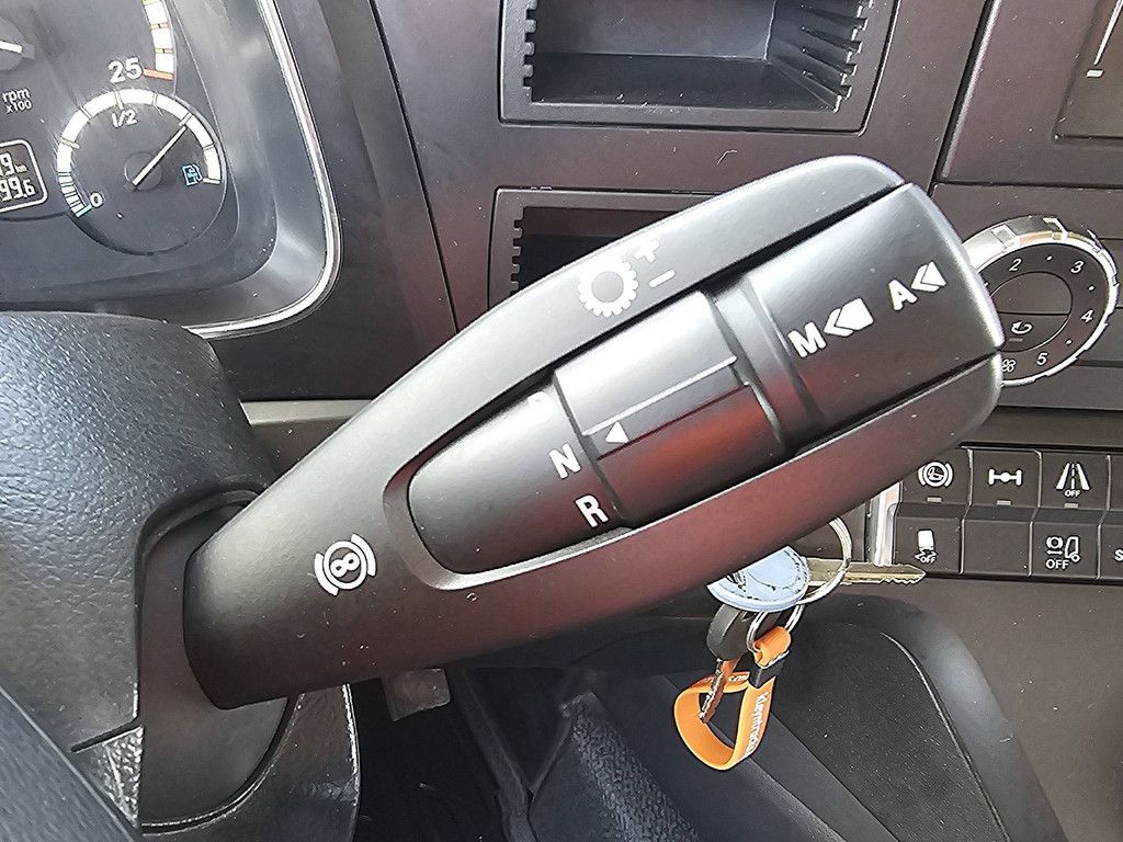 MERCEDES-BENZ ACTROS 1843