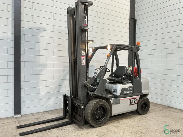 Forklifts LPG Nissan UGD 02 A 30 PQ 2007 Triplex