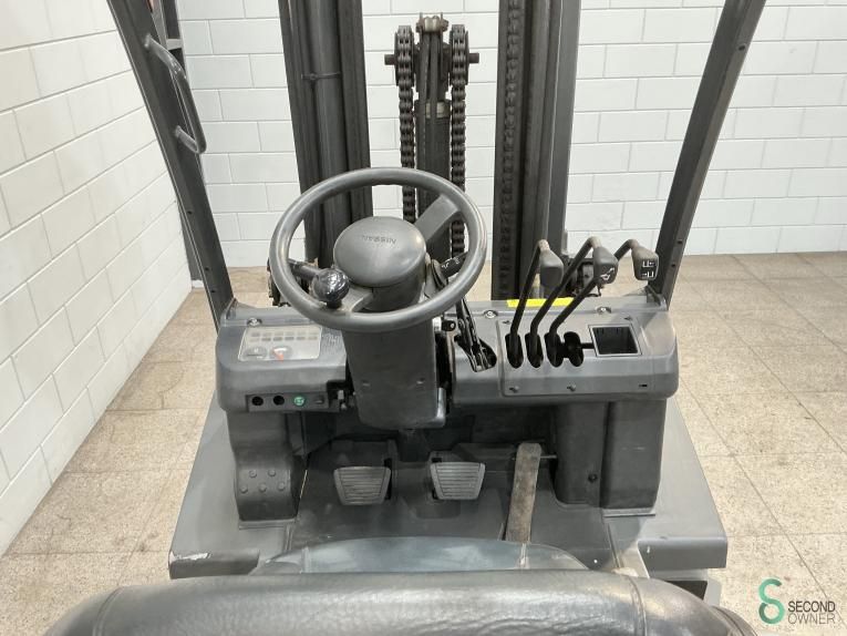 Forklifts LPG Nissan UGD 02 A 30 PQ 2007 Triplex