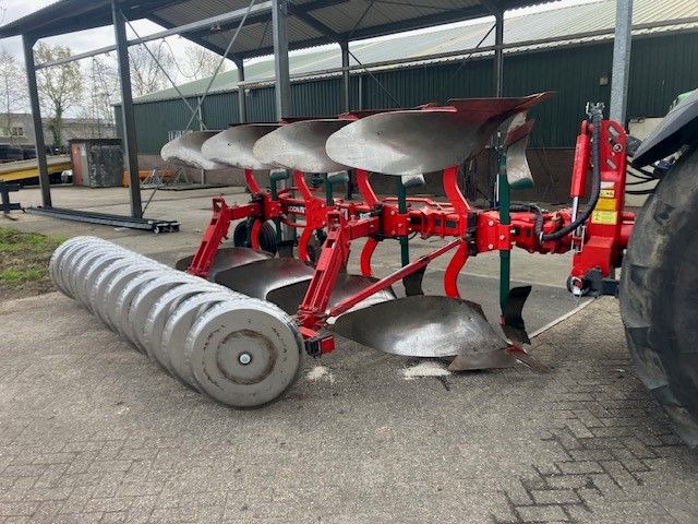 Gebruikte VOGEL EN NOOT 4-schaarwentelploeg met Cappon drukker