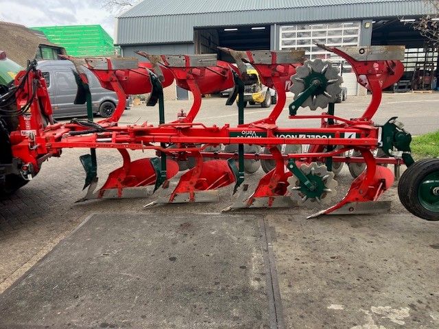 Gebruikte VOGEL EN NOOT 4-schaarwentelploeg met Cappon drukker