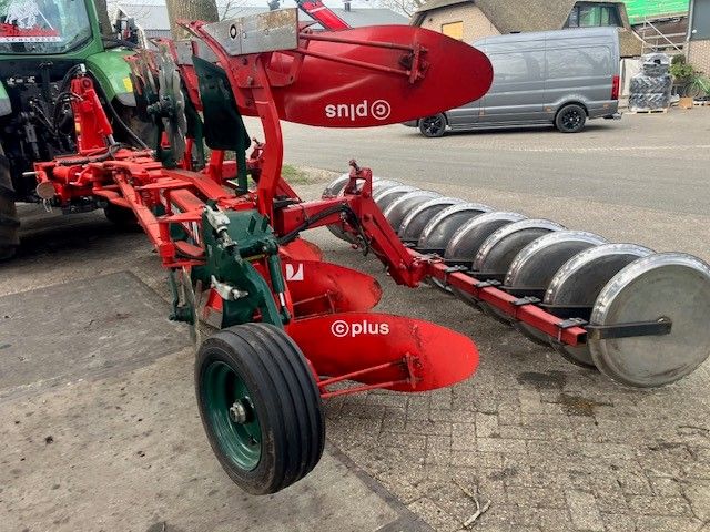 Gebruikte VOGEL EN NOOT 4-schaarwentelploeg met Cappon drukker