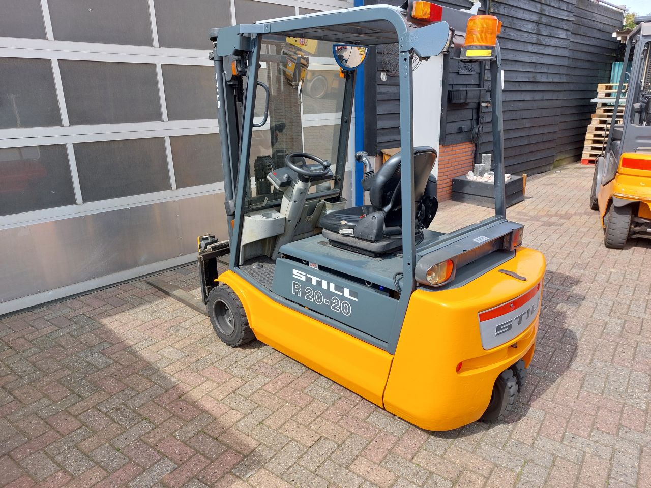 Still R20-20 triplex sideshift 2004