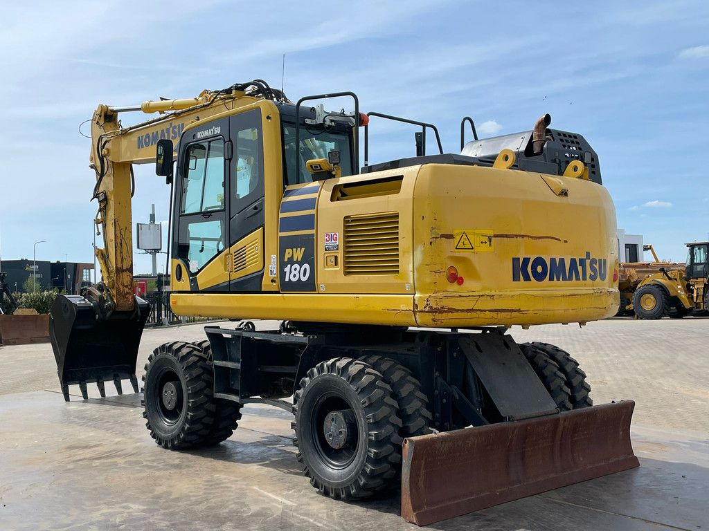 Komatsu PW180-11