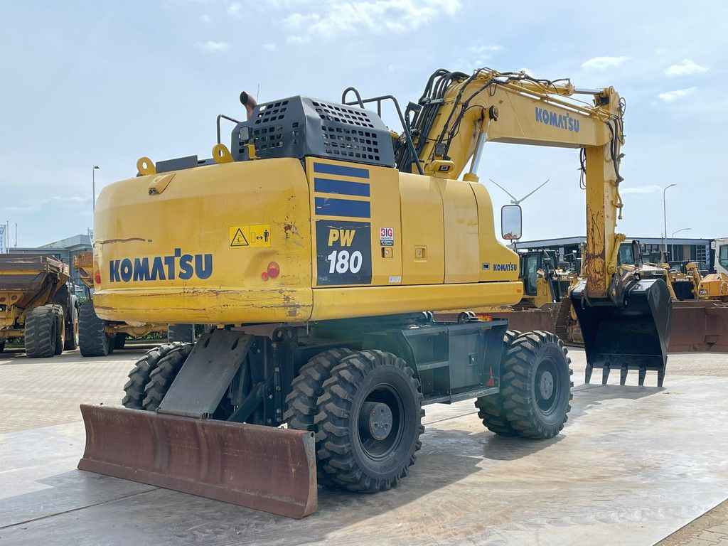 Komatsu PW180-11