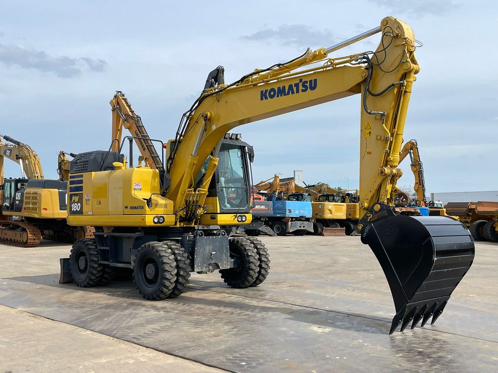 Komatsu PW180-11