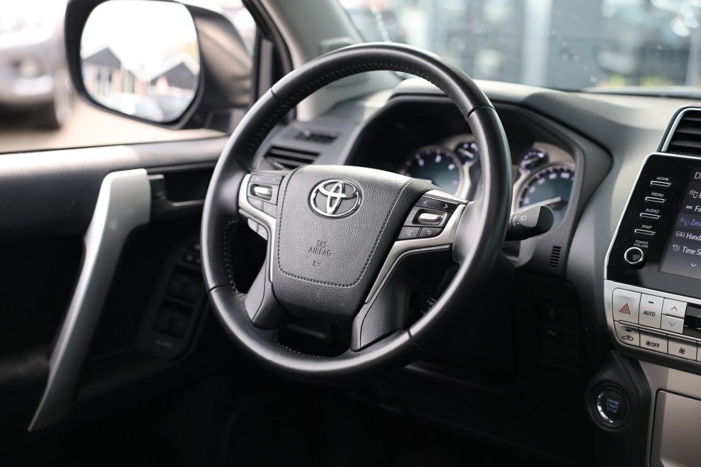 Toyota Landcruiser 150 2.8 D-4D 5DRS CHALLENGER A/T VAN