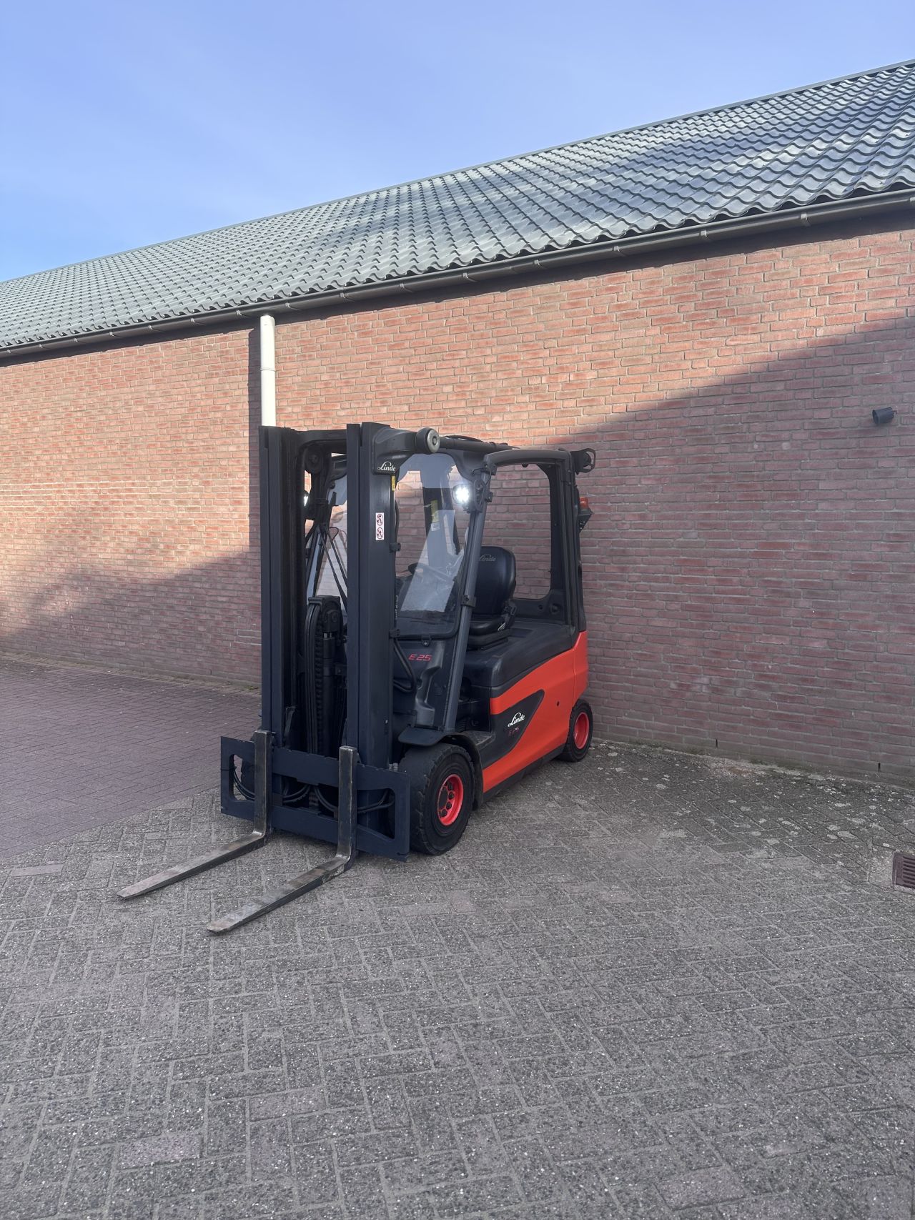 Linde E25L-01 2500kg 2023 triplo elektrische heftruck