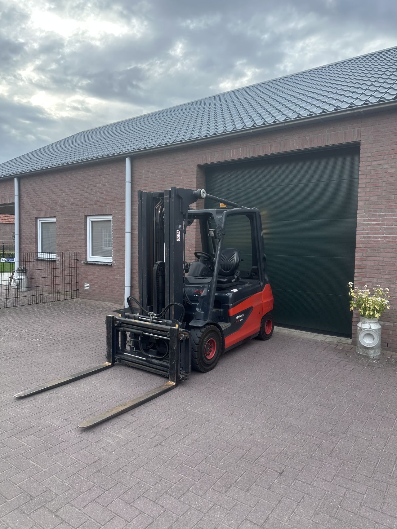 Linde E30-01 3000kg 3200 uur triplo elektrische heftruck
