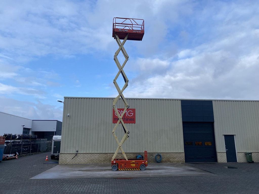 2018 LGMG AS1012, Schaar hoogwerker, 12 meter