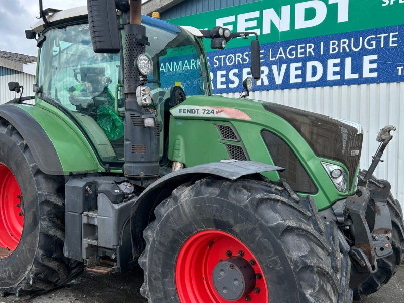 Fendt 724 Vario S4 Profi Plus