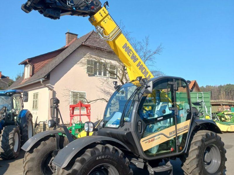 New Holland TH 7.42 Plus