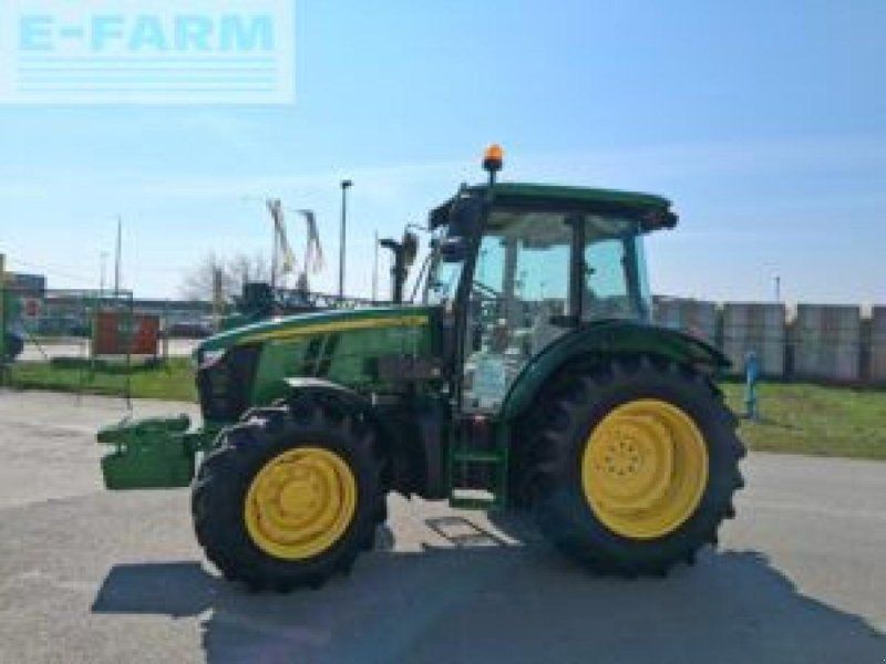 John Deere 5090M