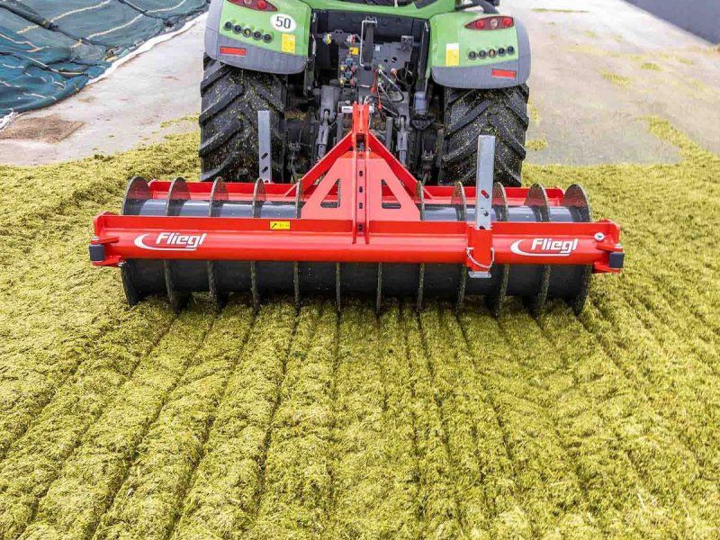 Fliegl Silowalze zur Silageverdichtung