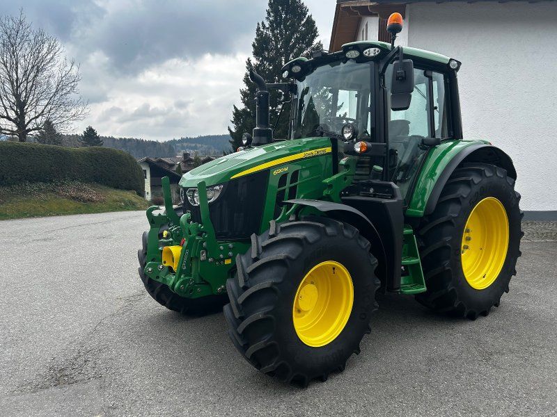 John Deere 6090M