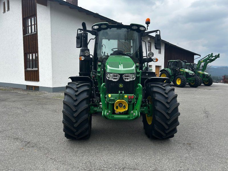 John Deere 6090M