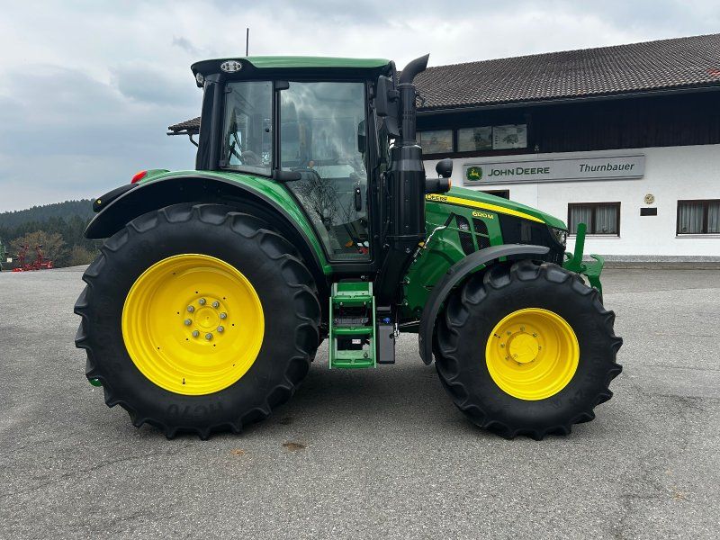 John Deere 6090M