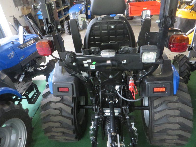 Solis 26 HST (Hydrostat) + breite Industriebereifung + Straßenzulassun