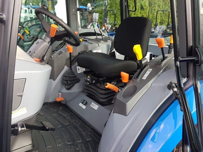 Solis 50 Stage V Kabine + 3 DW + Auto. Zugmaul + Radial-Reifen + Zulas