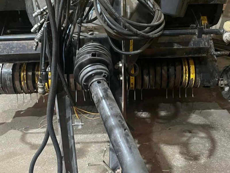 New Holland BB9060 Presser