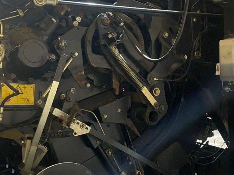 New Holland BB9060 Presser