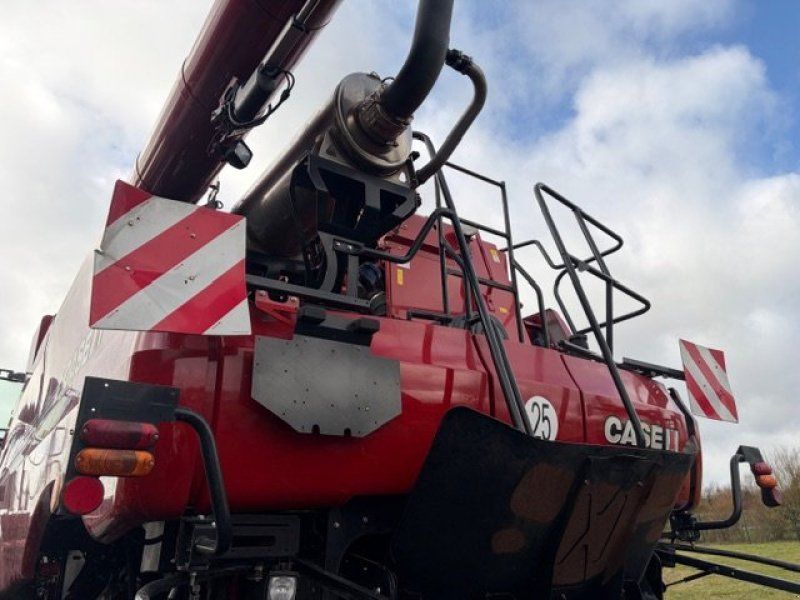 Case IH Moissonneuse batteuse AXIAL FLOW 6150