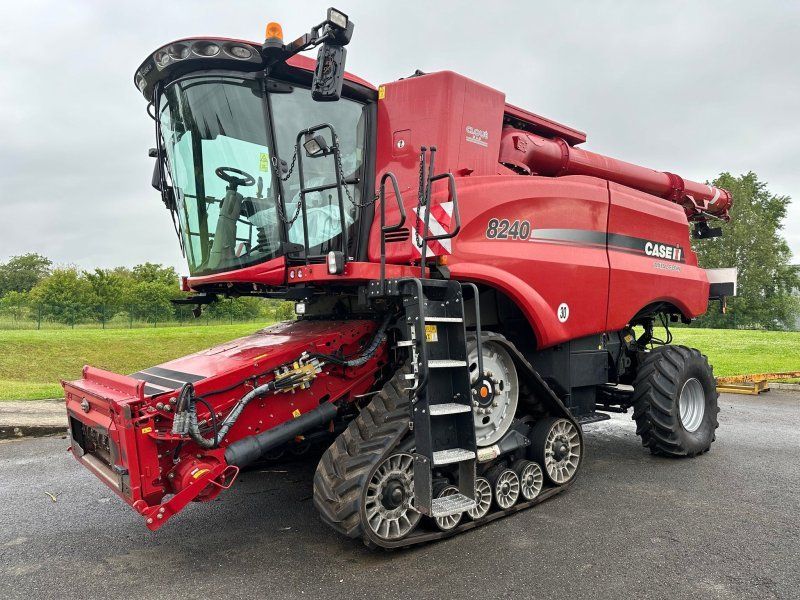 Case IH Moissonneuse batteuse AXIAL-FLOW 8240 HD