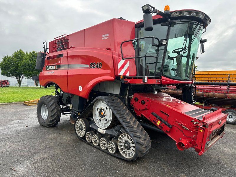 Case IH Moissonneuse batteuse AXIAL-FLOW 8240 HD