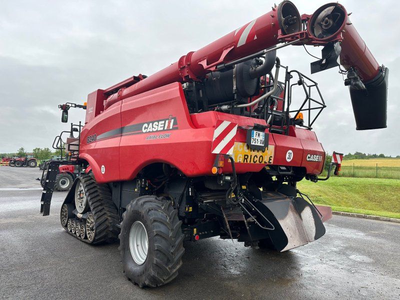 Case IH Moissonneuse batteuse AXIAL-FLOW 8240 HD