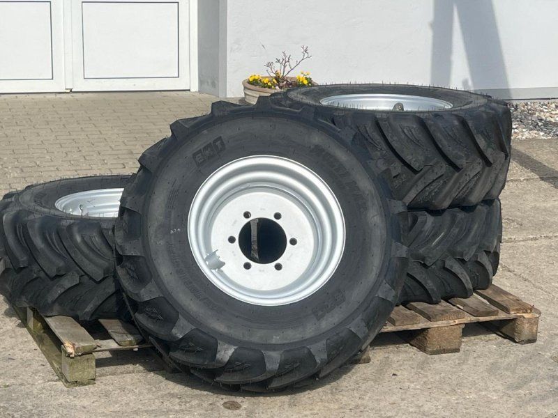 BKT 365/70 R18 4x Kompletträder