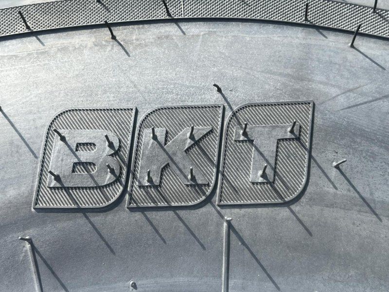 BKT 365/70 R18 4x Kompletträder