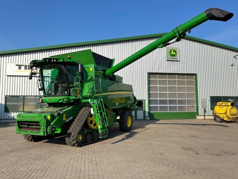 John Deere T670