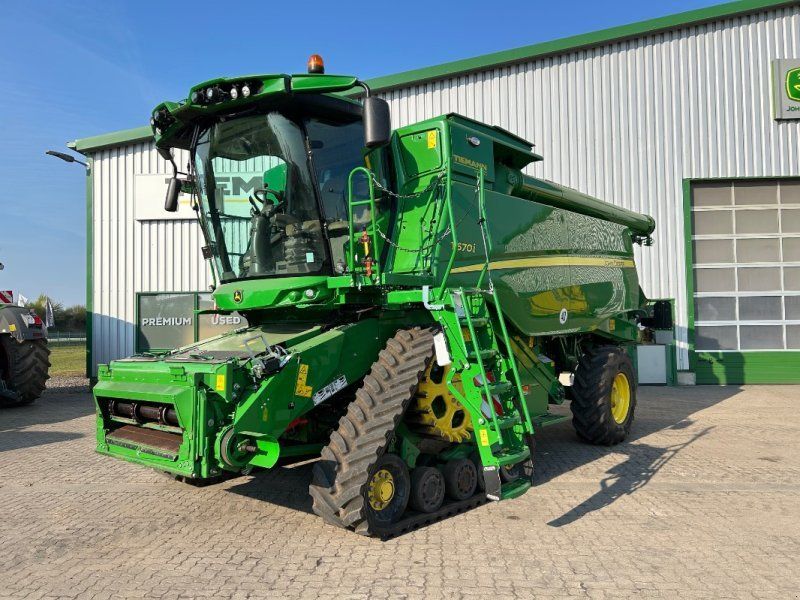 John Deere T670