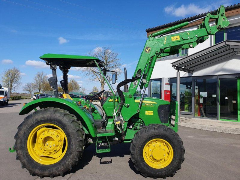 John Deere 5055E Pferde Reitstall