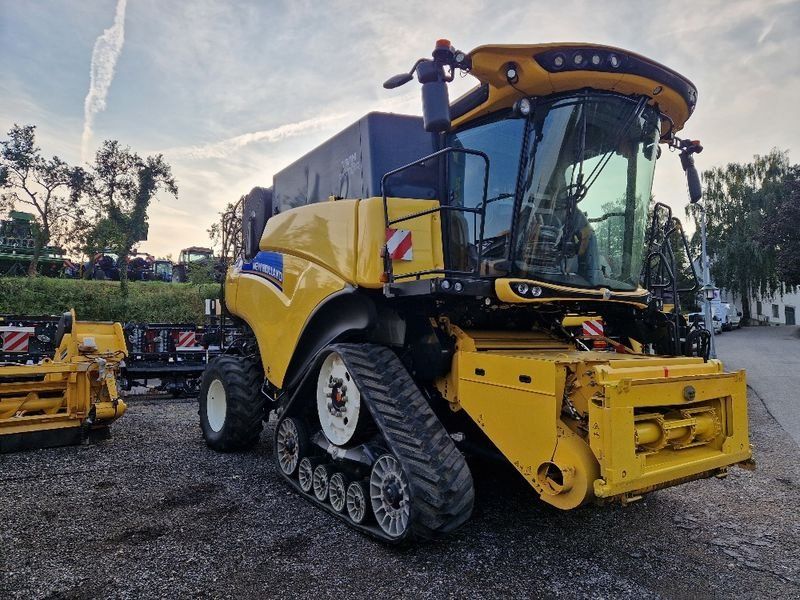 New Holland CR8.90