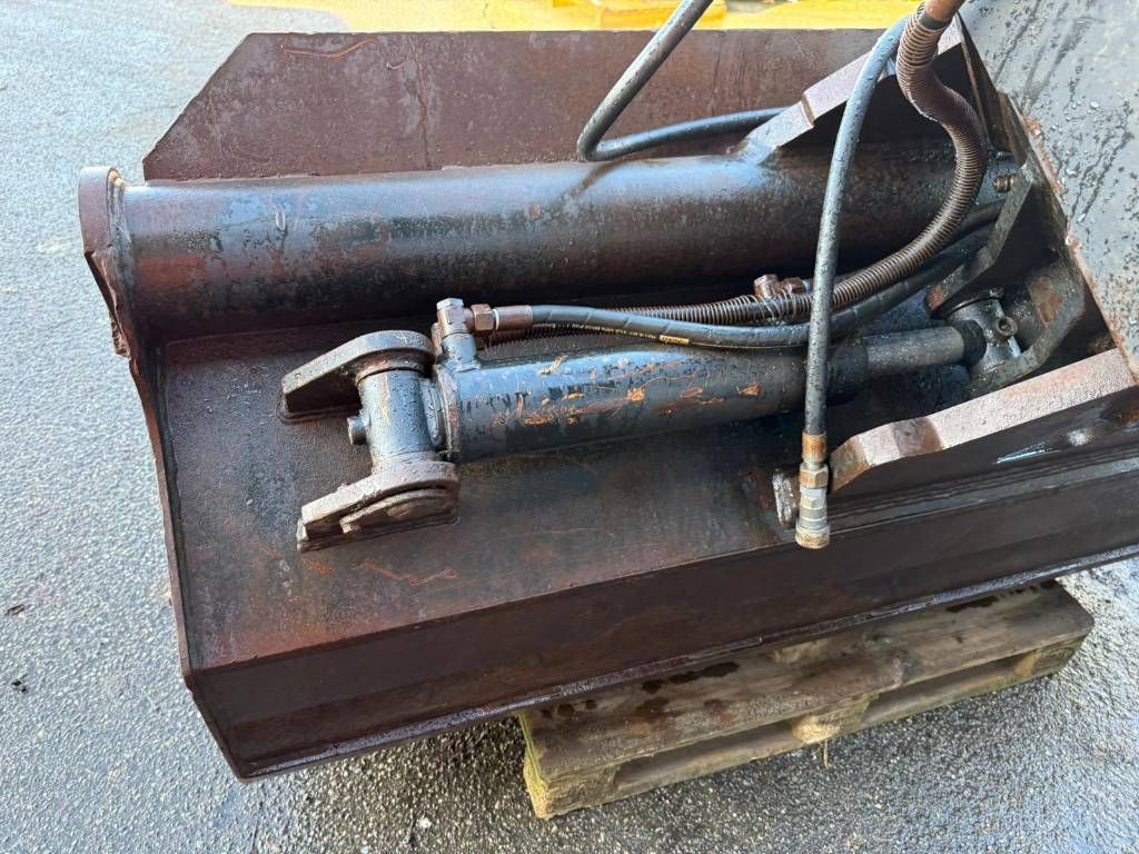 4 Different tiltbucket / kantelbak / Schwenklöffel