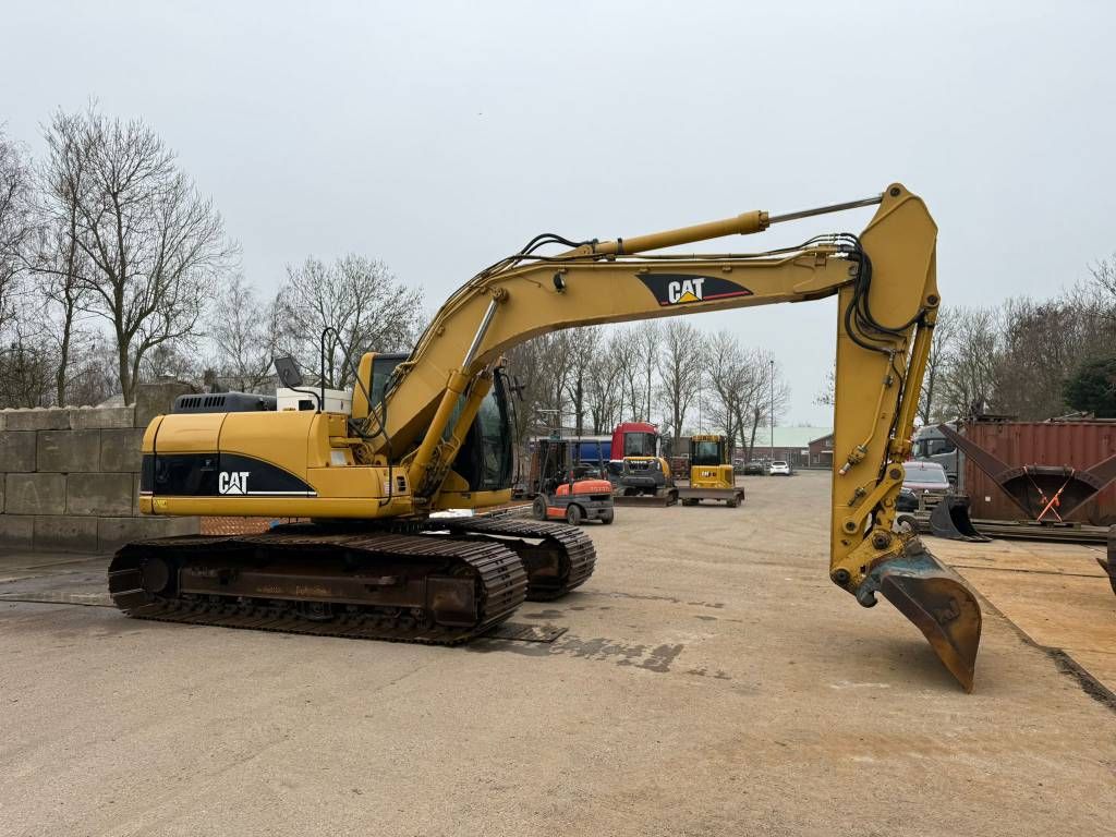 CAT 318 C L